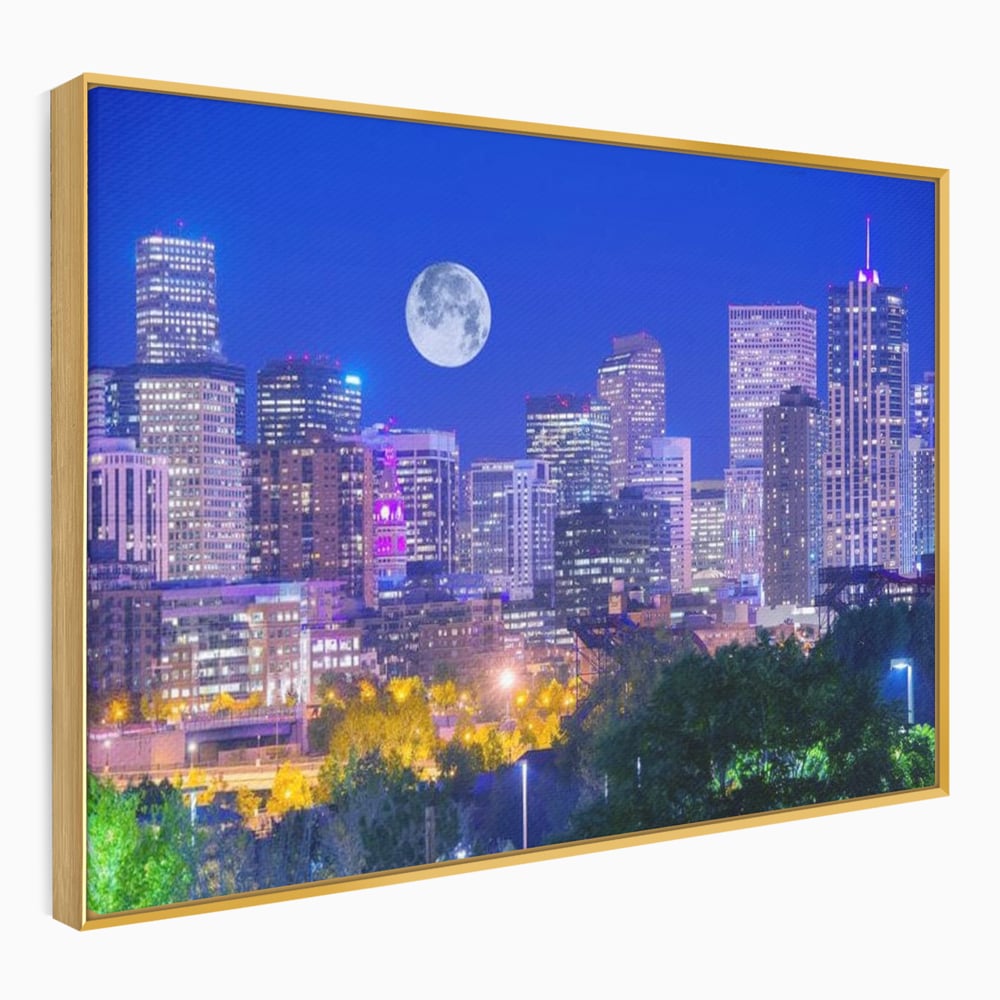 Tablou canvas cu tablou canvas cu peisaj urban nocturn si luna plina, in rama de aluminiu auriu